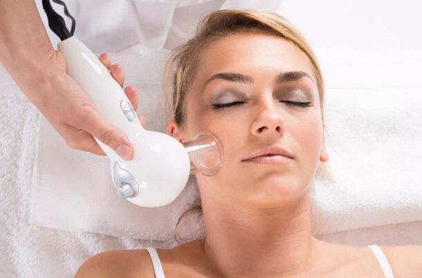 Процедура вакуумске масаже ће помоћи да очистите кожу лица и изгладите боре